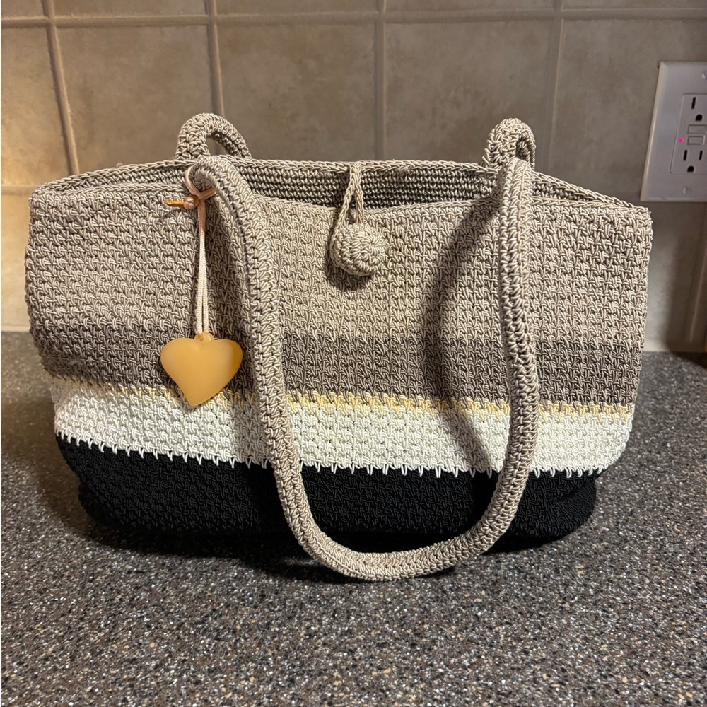 Liz Claiborne black/tan/cream woven purse with Gem